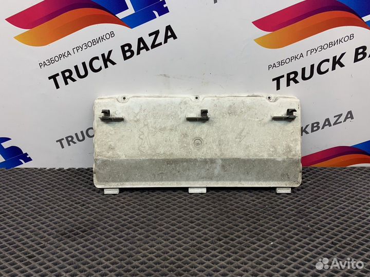 5010428396 Крышка проводов кабины Renault Magnum