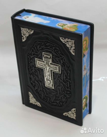 Библия с серебряным крестом. Подарочное