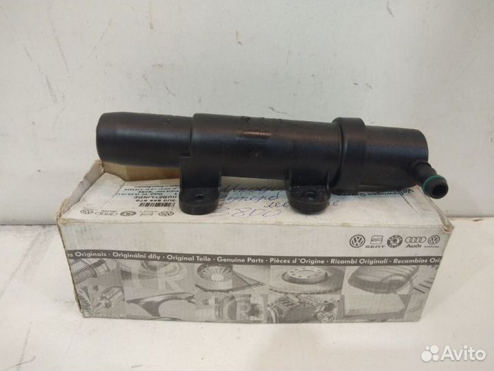 Форсунка омывателя фары передняя Skoda Superb 2