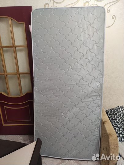 Кровать с матрасом 90х200