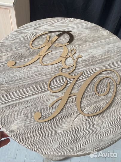 Монограмма из зеркального пластика золотого цвета
