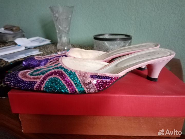 Шлепанцы женские