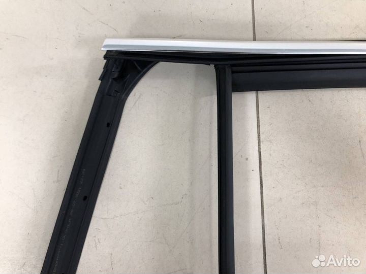 Уплотнитель стекла двери Skoda Kodiaq 2016