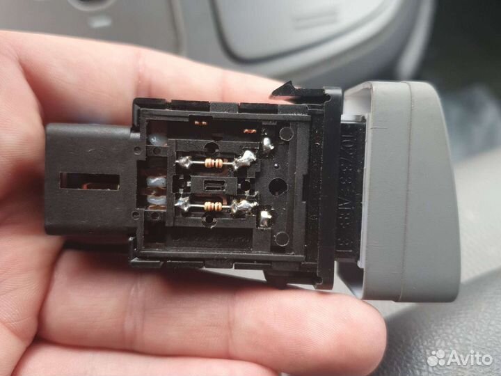 Кнопка обогрева лобового стекла 202007239