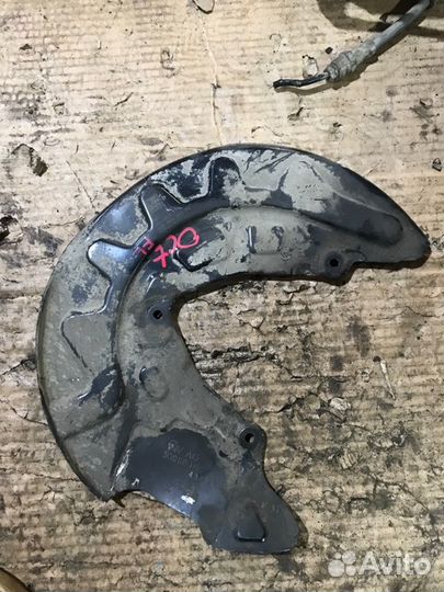 Пыльник тормозного диска передний левый Skoda