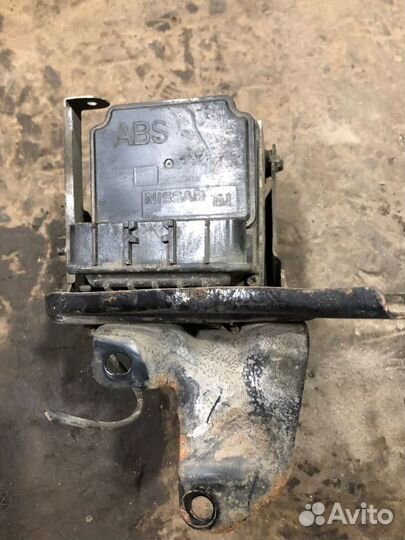 Nissan maxima A33 Блок ABS