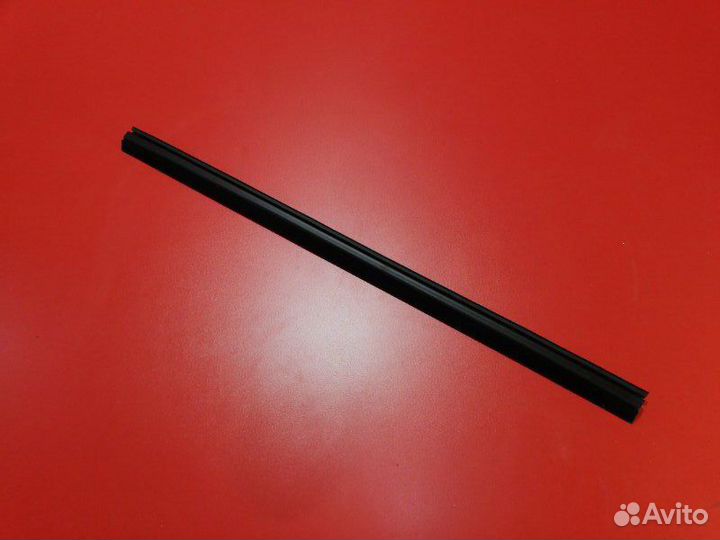 Молдинг стекла двери внешний задний правый Ford