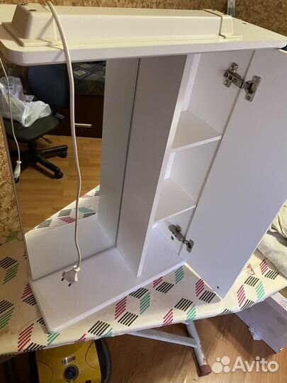 Полка в ванную с зеркалом