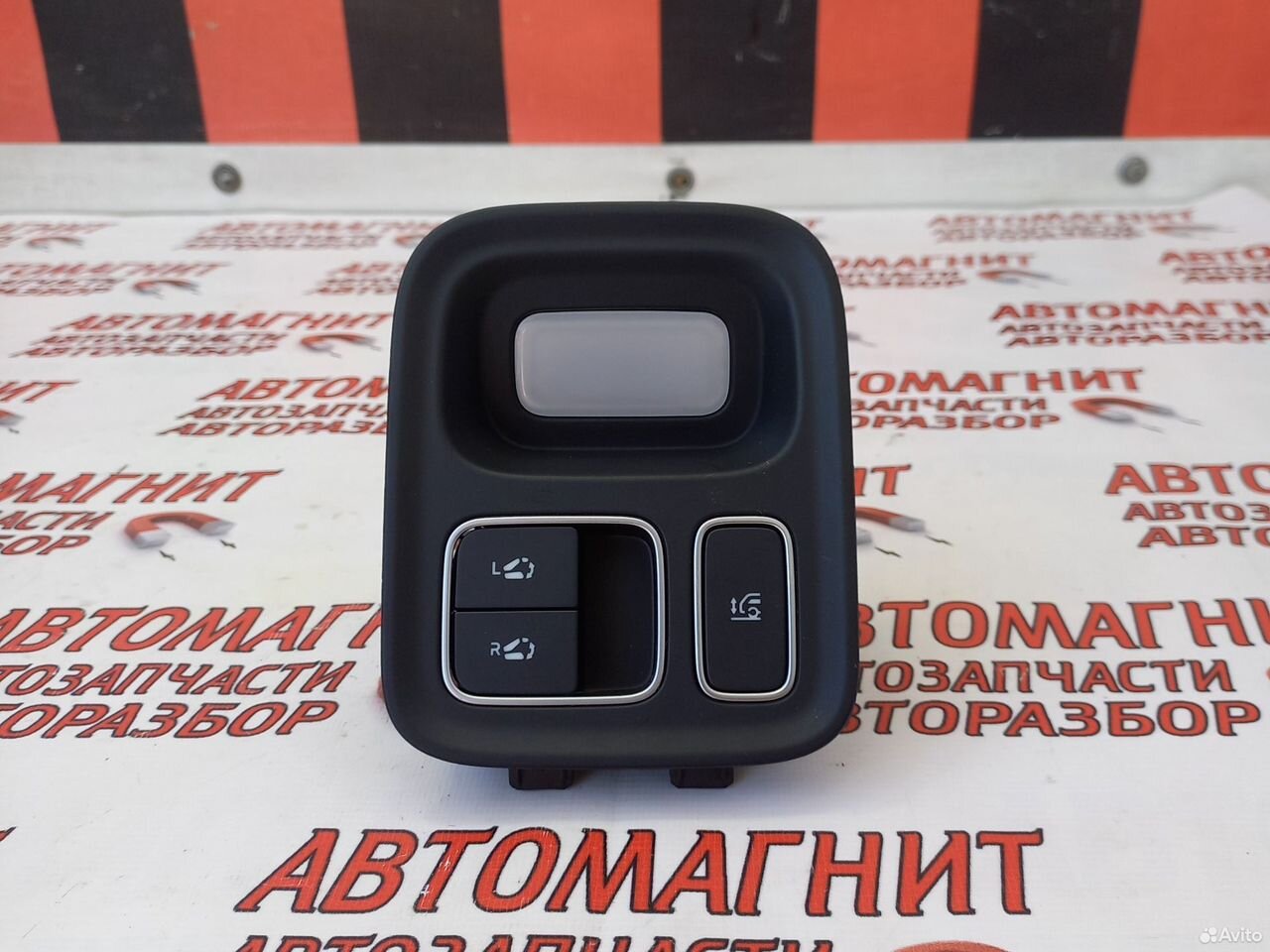 Блок кнопок третьего ряда сидений Lixiang L9