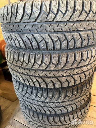 Bridgestone Blizzak Ice 215/65 R16