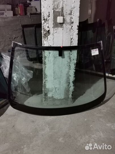 Лобовое стекло на ладу Гранту тёмно зелёное