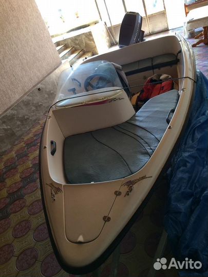 Прогулочный катер