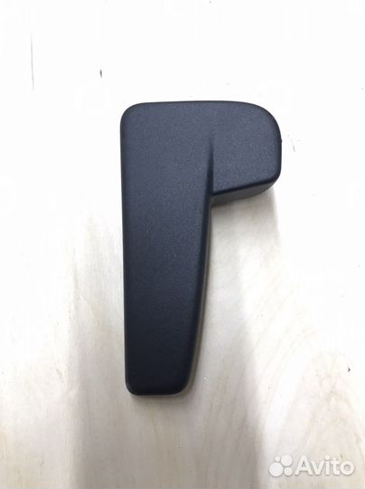 Ручка капота Tiguan 2