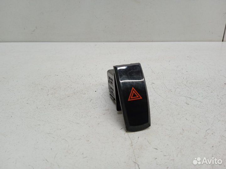 Кнопка аварийной сигнализации Toyota Mark X X120