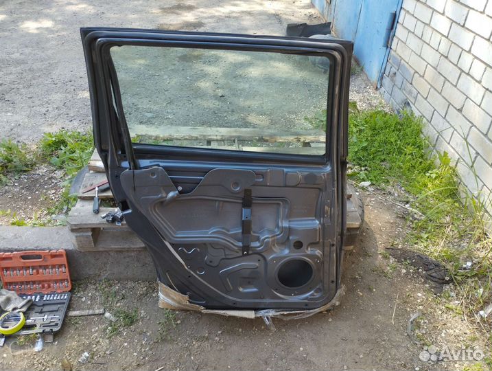 Volvo v70 p2 дверь задняя левая