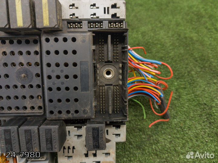 Блок предохранителей салонный Volvo S60, V70, S80