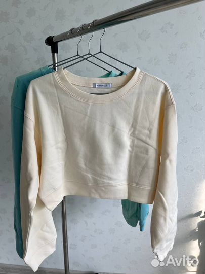 Женский укороченный свитшот