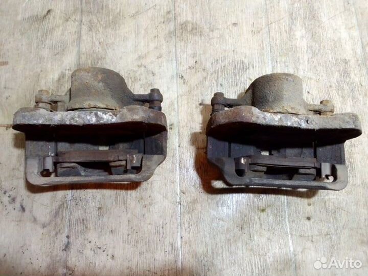 Суппорт тормозной передний Opel Insignia A16XER