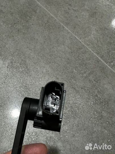 Датчик положения кузова Форд фокус 2,3