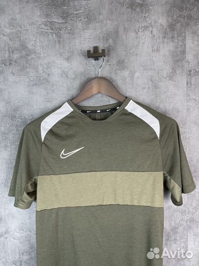 Футболка Nike размер S оригинал