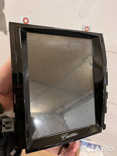 Автомагнитола в стиле Тэсла на Эскалэйд GMT900