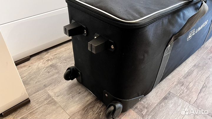 Сумка для фототехники на колесах, отсек для стоек