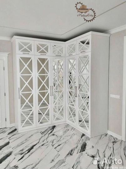 Шкаф распашной