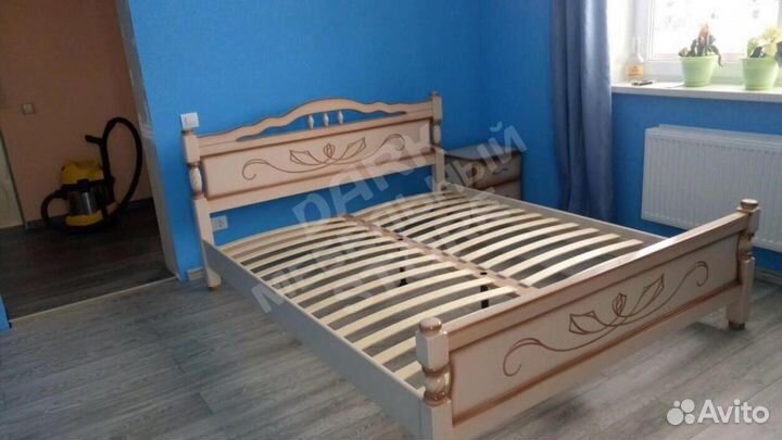 Кровать массив