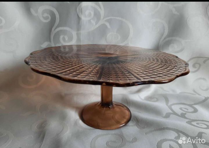 Ваза.Тортница на ножке. Неман, карамельное стекло