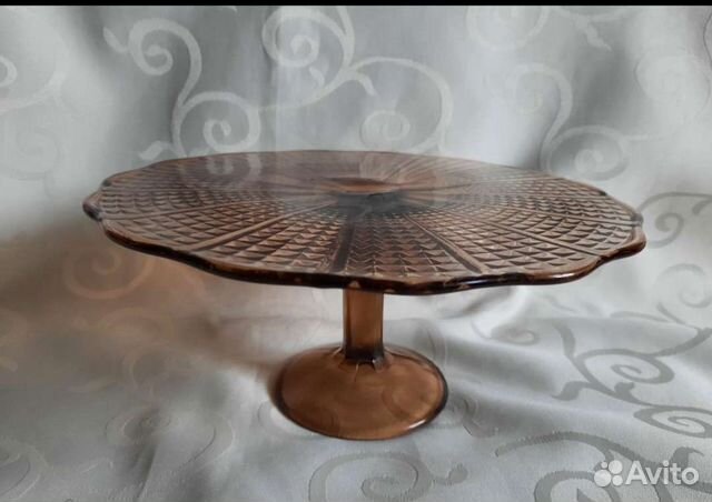 Ваза.Тортница на ножке. Неман, карамельное стекло