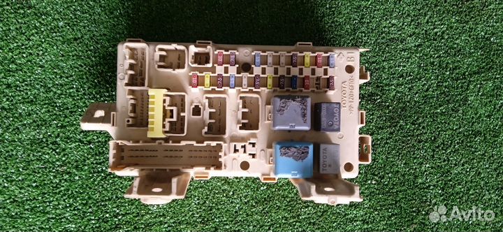 Блок предохранителей Toyota Avensis 2003-2008