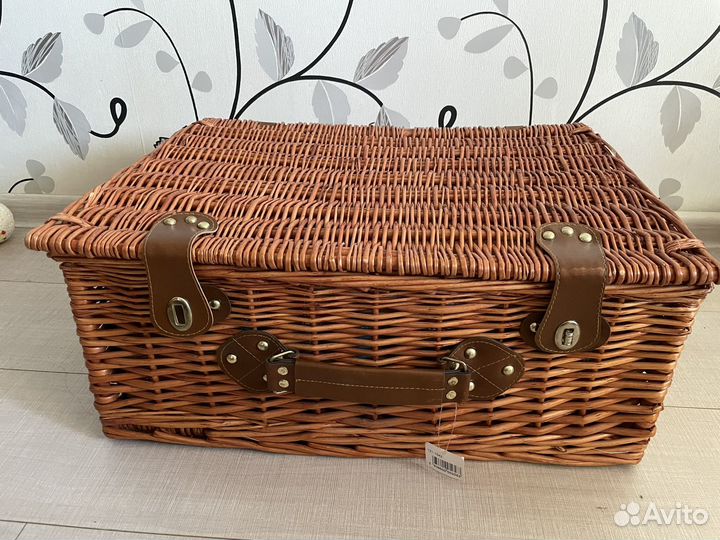 Набор для пикника в чемодане