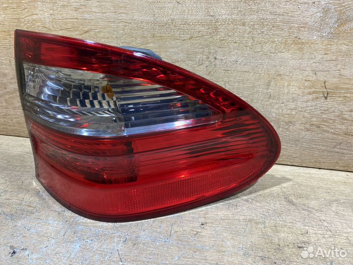 Фонарь задний правый Mercedes W211 Арт. 111296