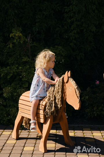 Фигура для улицы: Лошадка