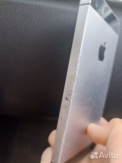 iPhone SE, 64 ГБ