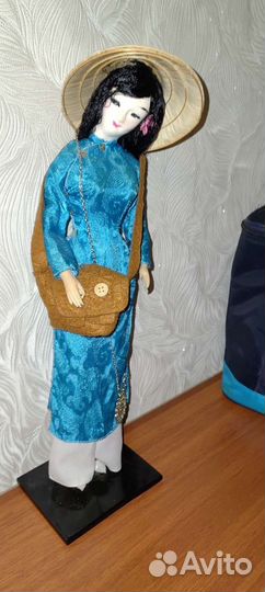 Статуэтка японка на подставке