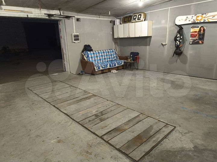 Гараж, > 30 м²