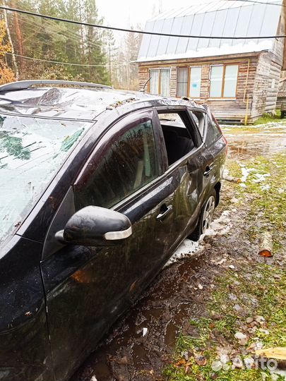 Kia Ceed 1.6 МТ, 2010, битый, 250 000 км