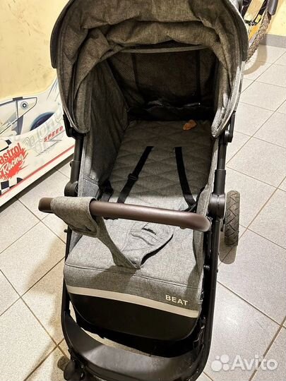 Прогулочная коляска с надувными колесами