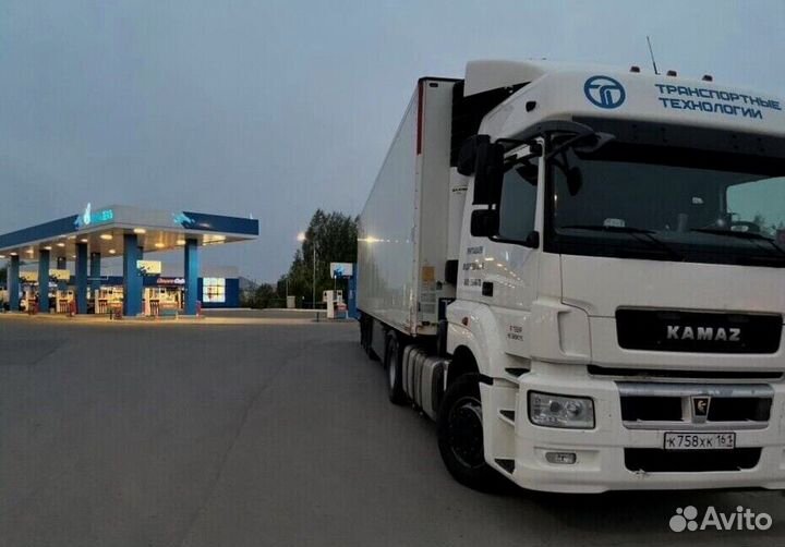 Водитель на седельном тягаче