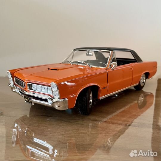Модель автомобиля Pontiac GTO 1965 1:18 оранжевый