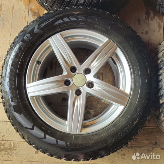 Goodyear UltraGrip Ice Arctic SUV 225/65 R17