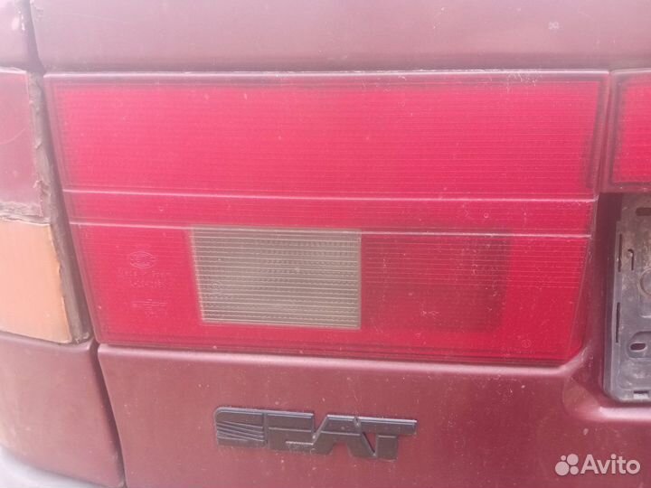 Фонарь задний внутренний Seat Toledo 1 хэтчбек