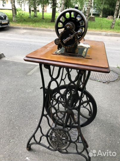 Швейная машина Singer