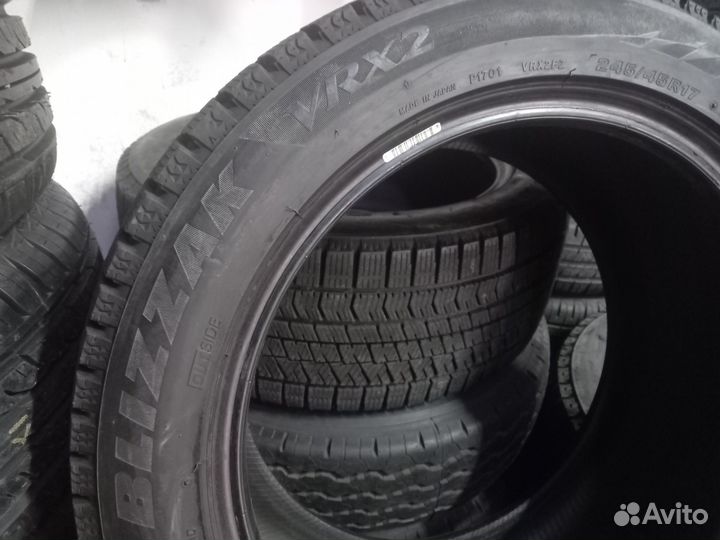 Bridgestone Blizzak VRX2 245/45 R17 99Q