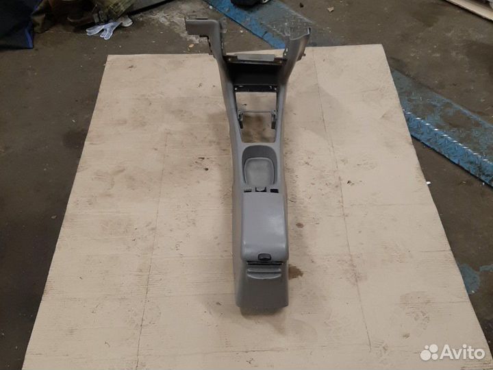 Подлокотник Nissan Primera P11 ниссан примера п11