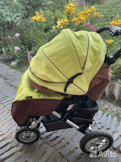 Прогулочная коляска с надувными колесами