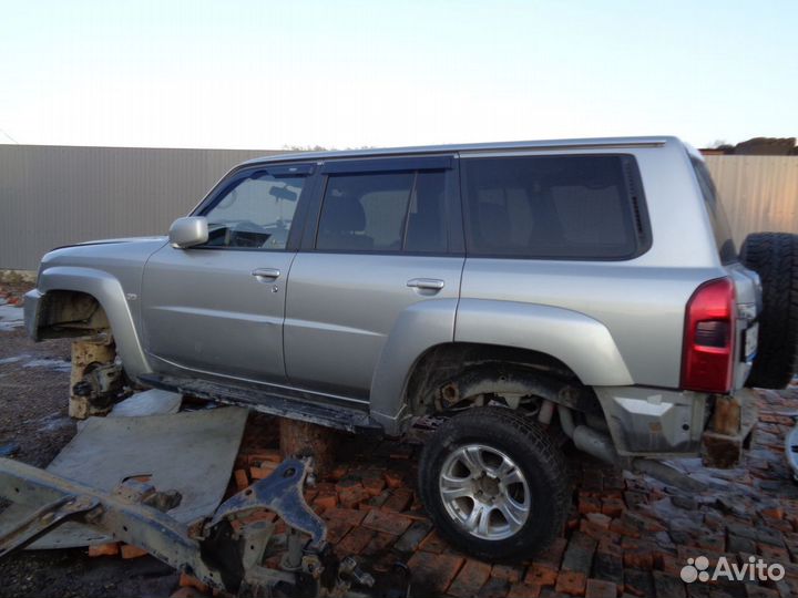 Nissan patrol Y61 Рестайлинг дверь задняя левая