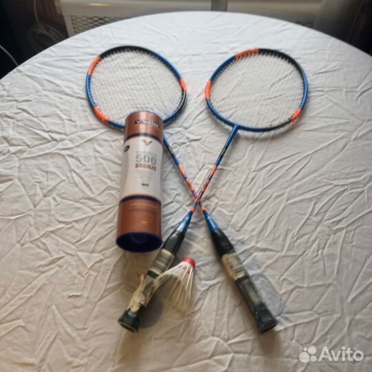 Ракетки и воланы для бадминтона