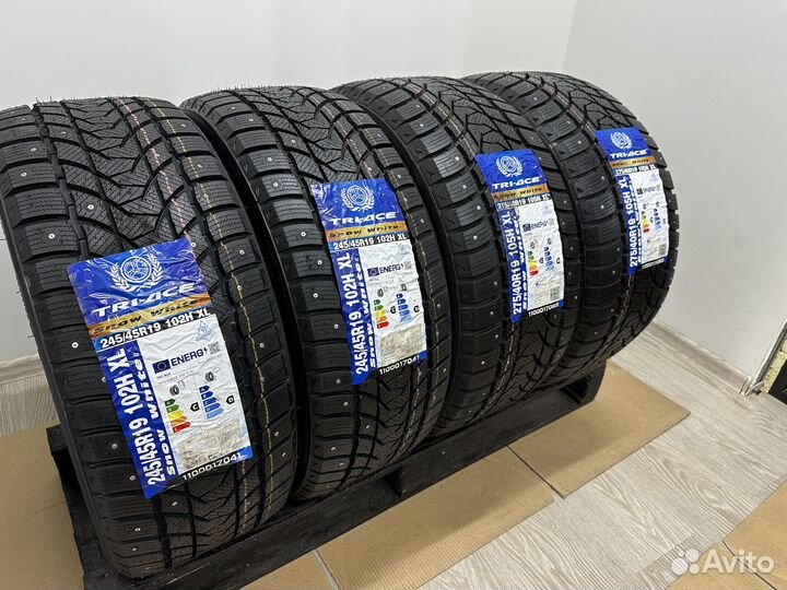 Tri Ace Snow White II Stud 245/45 R19 и 275/40 R19 102H